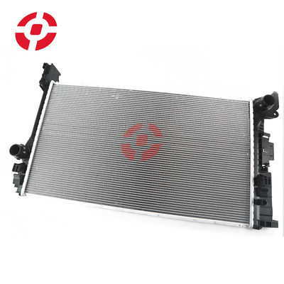 32224828 Ricambi per autoveicoli sistema di raffreddamento del motore del veicolo raffreddatore del liquido di raffreddamento Radiatore di alluminio serbatoio d'acqua di plastica per VOLVO XC90